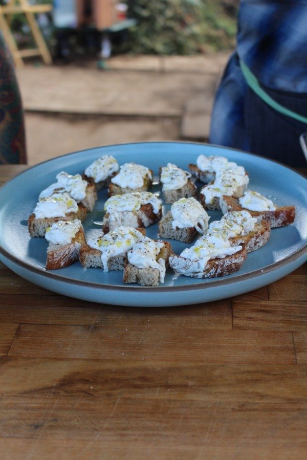 Stracciatella Crostini