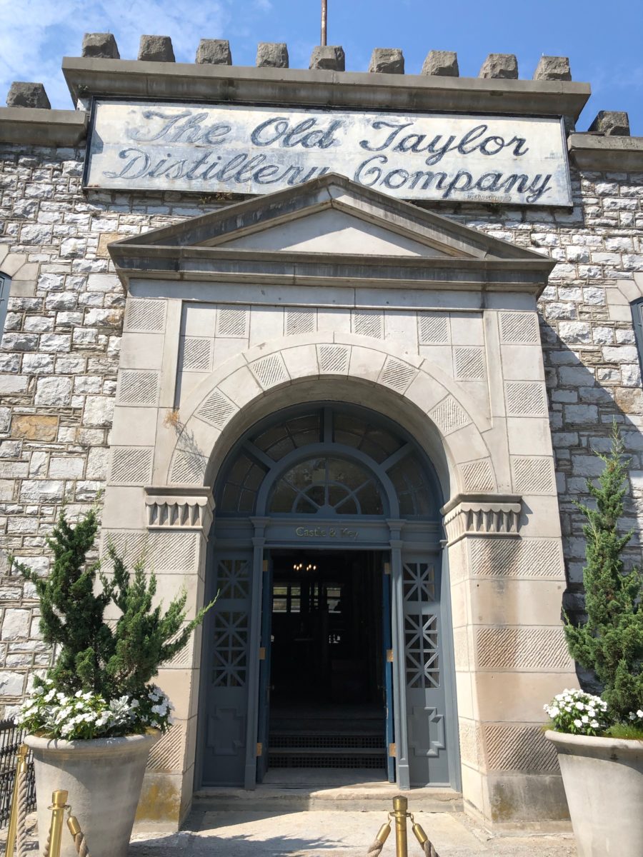 Attention Bourbon Lovers :: A Fantasy Trip to the Bourbon Trail in Kentucky