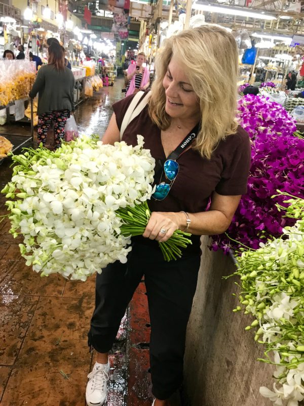 The amazing flower market of Bangkok is one of the ten reasons to visit Thailand.